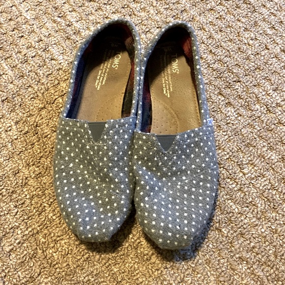 TOMS size 8 gray/white polka dot slip on shoes - Picture 1 of 5